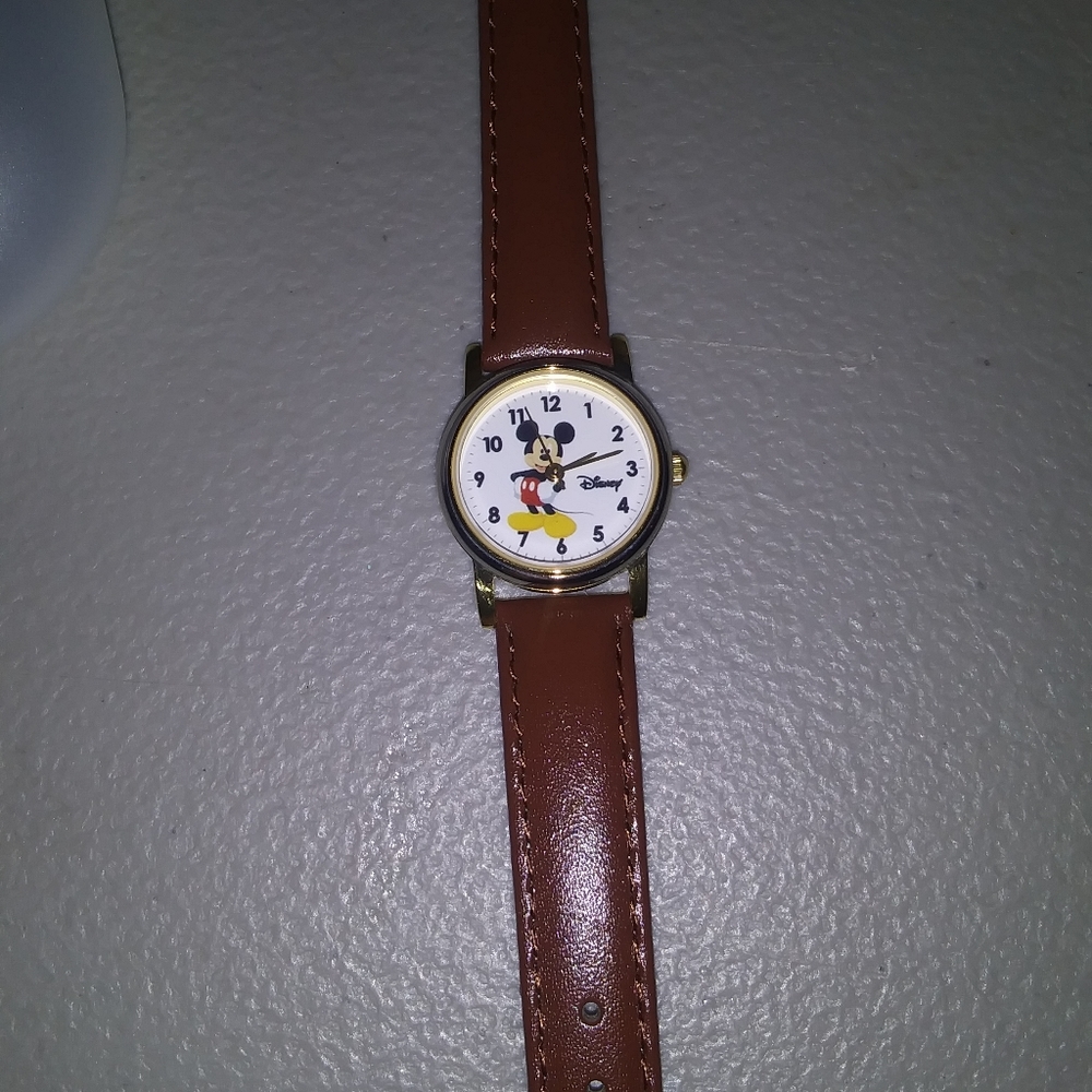 Disney mickey watch (women's)